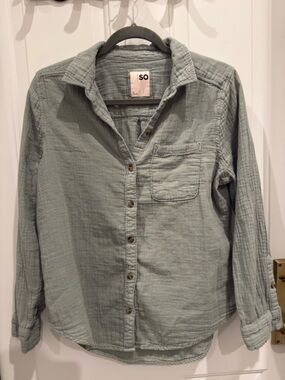 SO Women’s Sage Green Button-Up Shirt